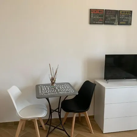 A Casa Della Nonna 3* Πέστουμ