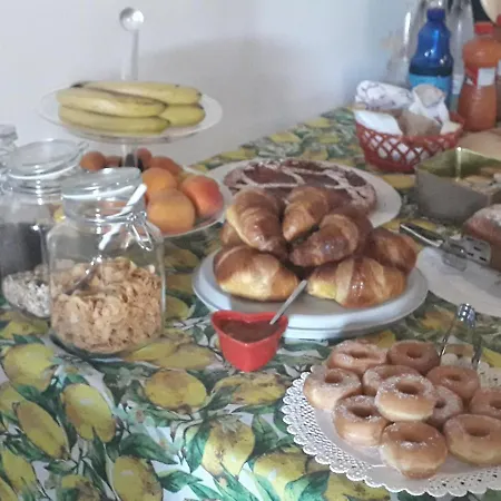 A Casa Della Nonna فندق مبيت وإفطار 3*